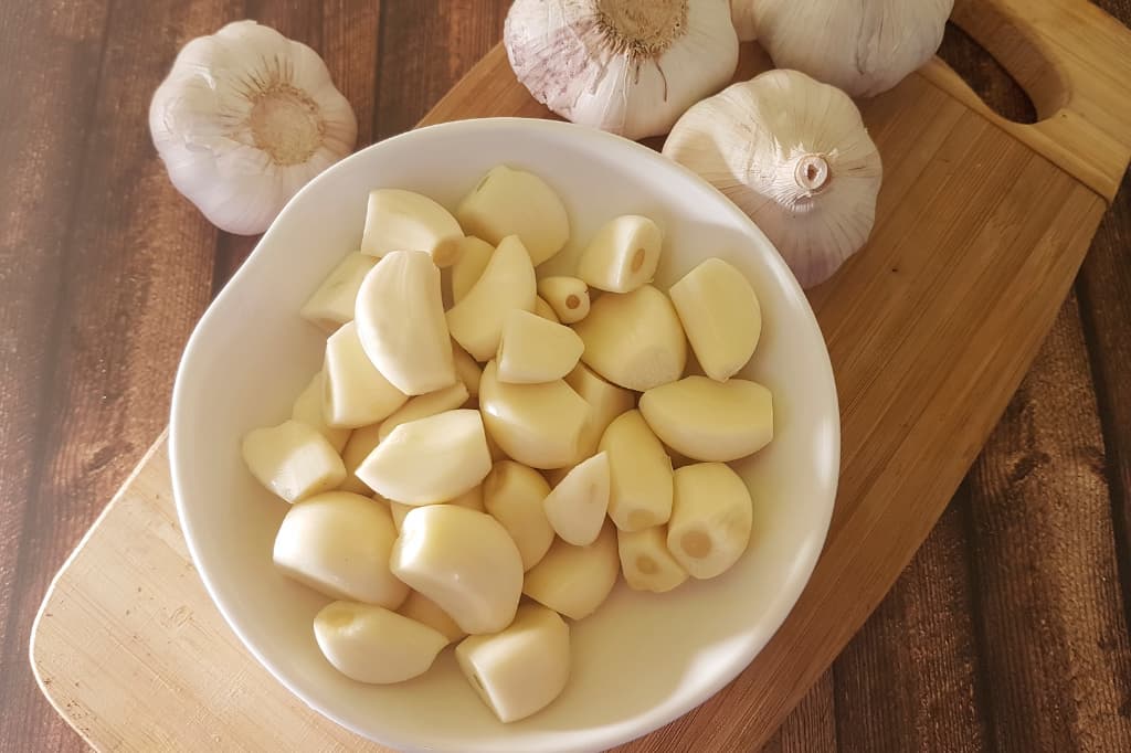 garlic as a keto friendly ingredient